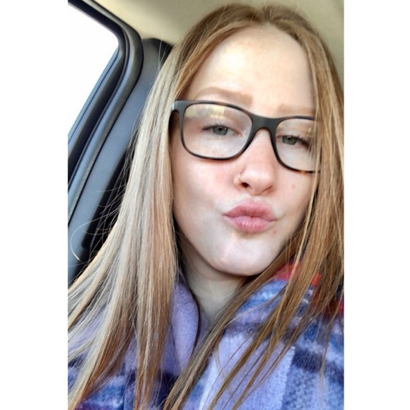 Meet your Posher, Jacquelyn - Picture 2 of 4